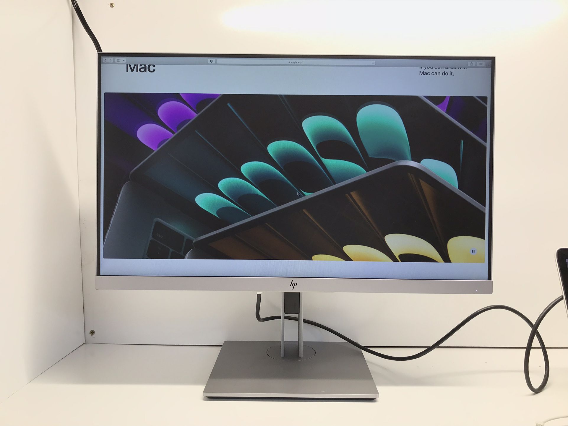 **HP EliteDisplay E243 24" Widescreen Slim Bezel.** *Full HD (1920 x 1080). ** Price $70