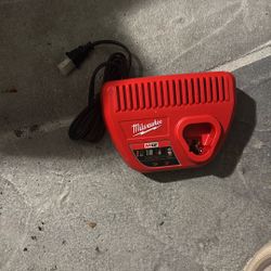 M12 Charger