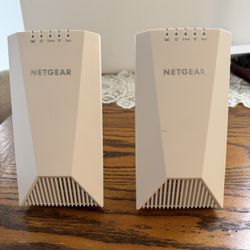 2x NETGEAR Nighthawk Mesh X4S Wall-Plug Tri-Band WiFi Mesh Extender AC2200 - White