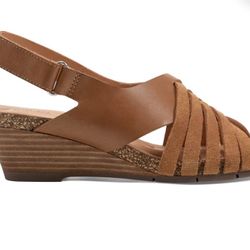 New Earth Hartie Round Toe Stacked Heel Dress Sandals