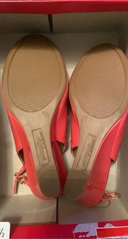 Salmon colored wedge