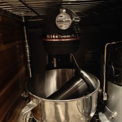 KitchenAid Mixer 6 Qt.
