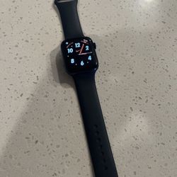 Apple Watch is 6 Series GPS + Cellular
