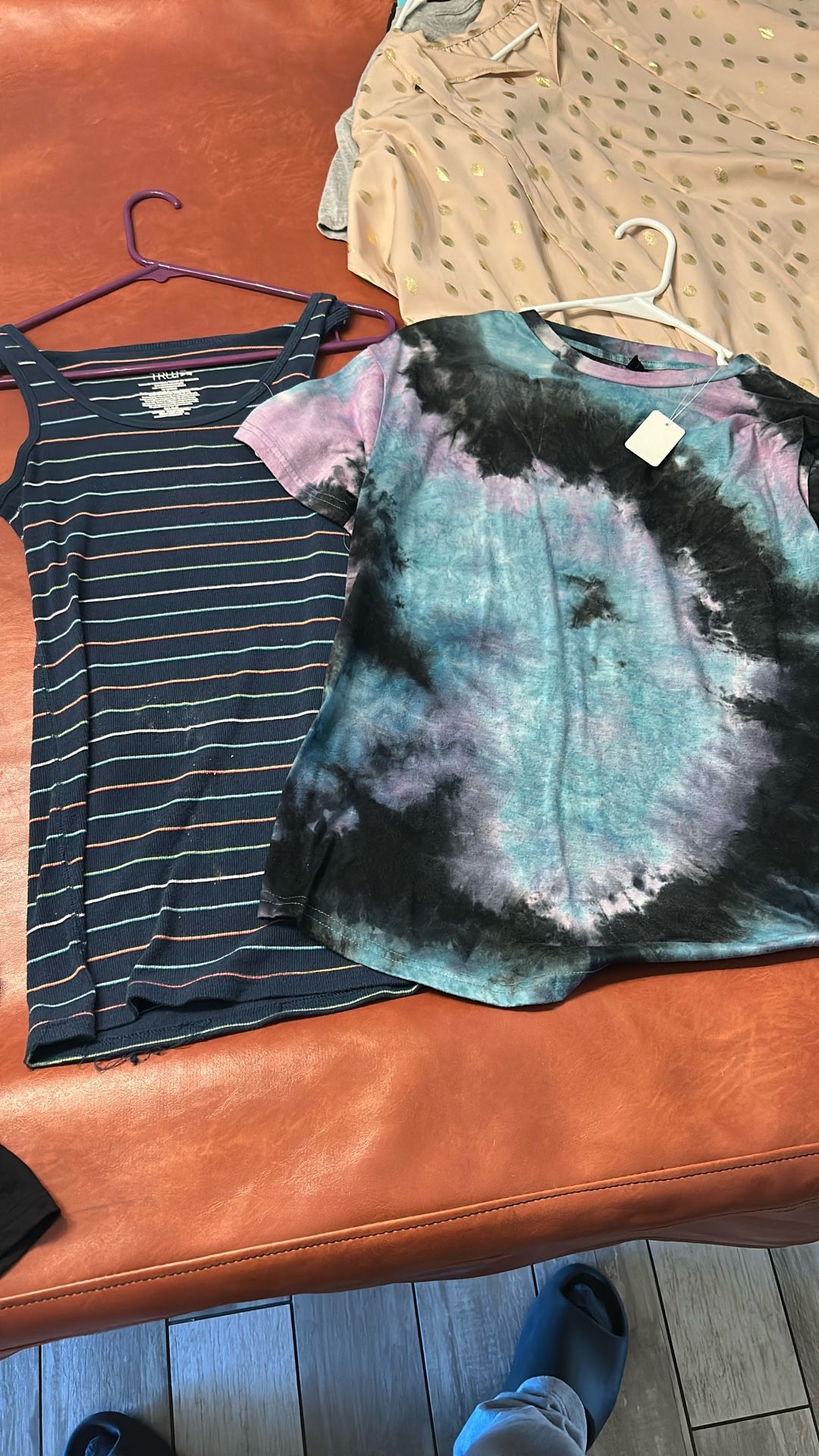 Women’s Medium Shirts