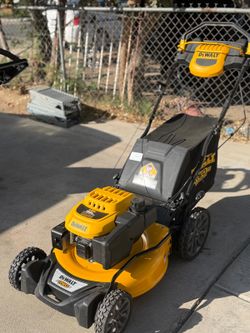 DEWALT
21 in. 196cc E-GOV Engine 3-in-1 Gas RWD Self-Propelled Lawn Mower with High Rear Wheels