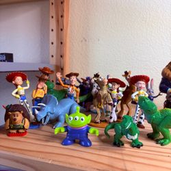 30+ Disney Figure Sets