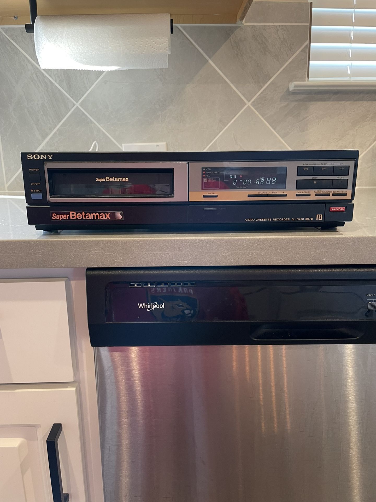 Sony SL-S470 Super Betamax VCR With Remote Powers On Sold As Is.