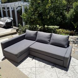 Couch / Pull Out Bed