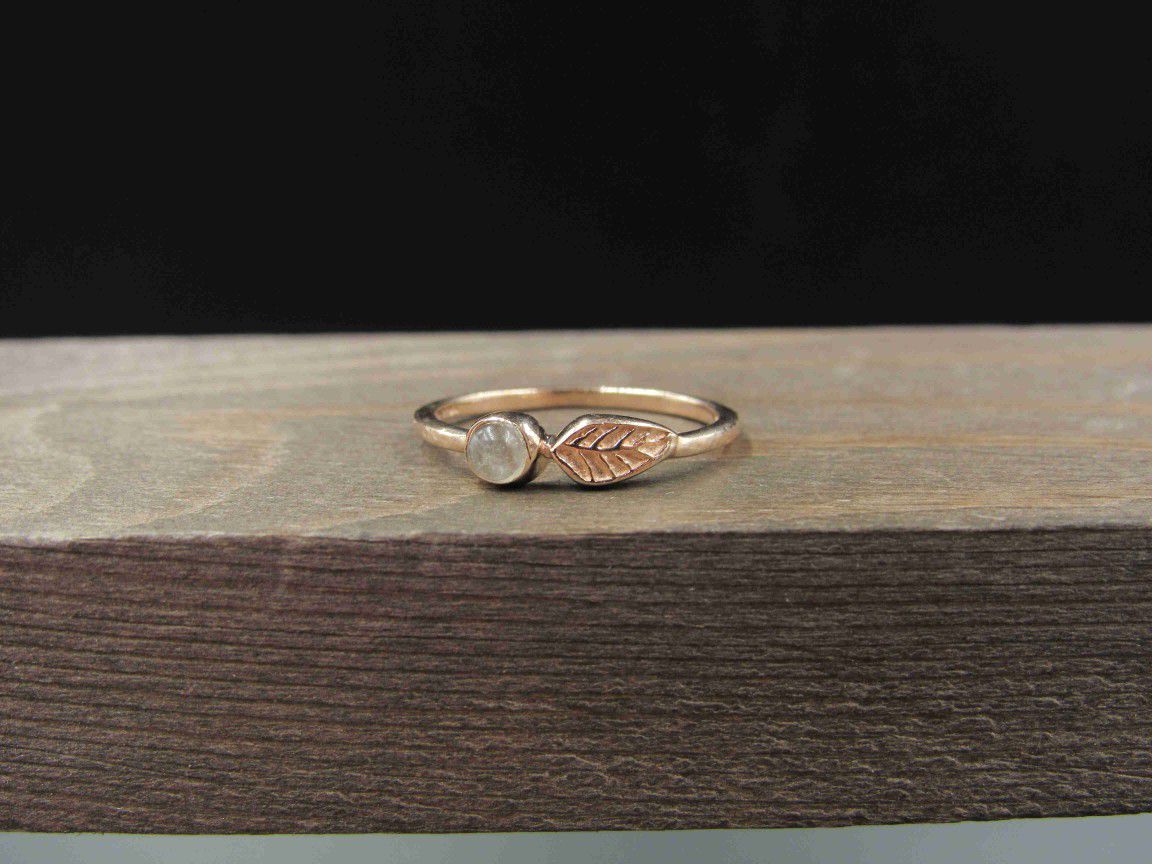 Size 5.75 Sterling Silver Moonstone & Leaf Rose Gold Plated Band Ring Vintage