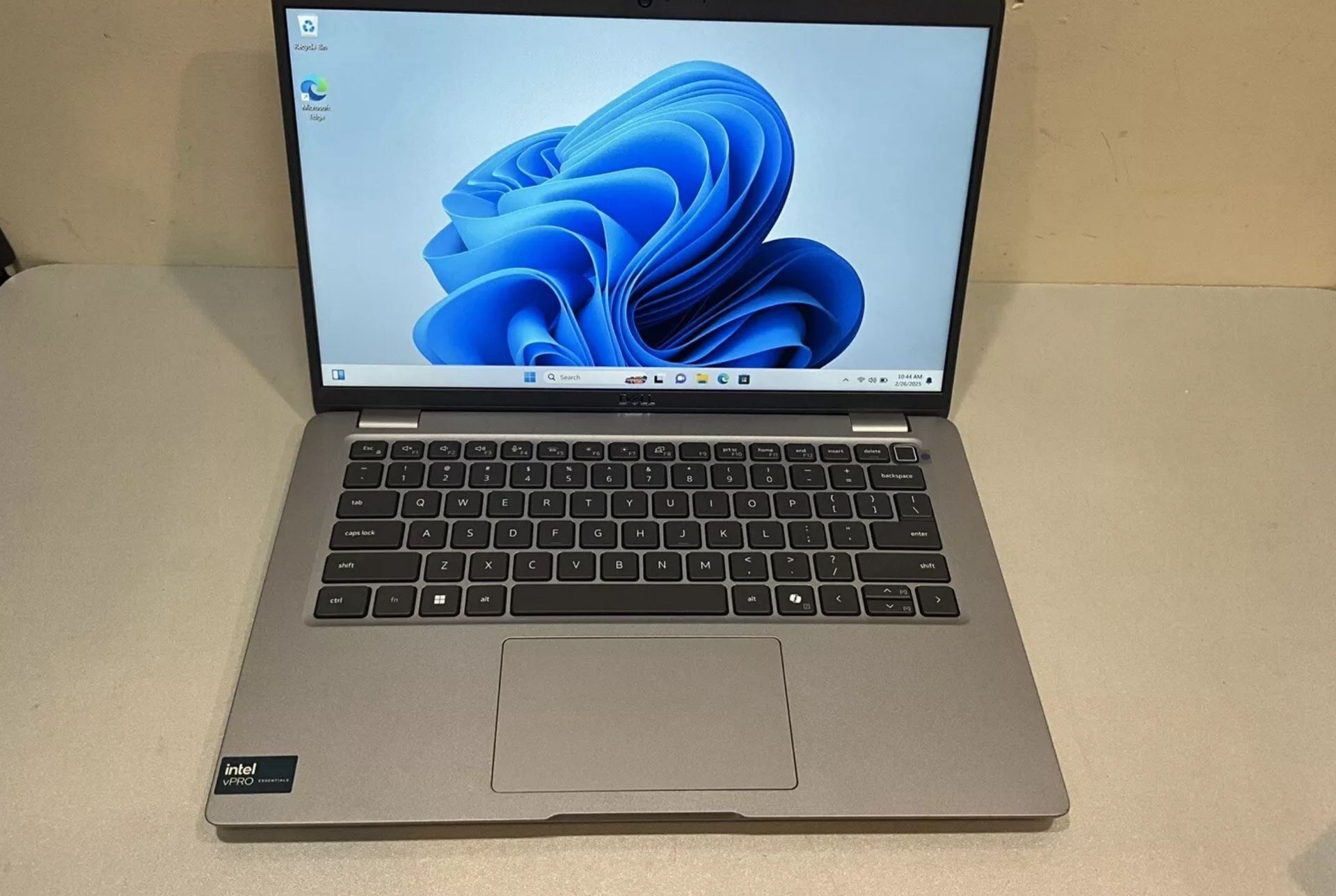Dell Latitude 5450 14" Laptop 2.10GHz Core Ultra 7 155U / 16GB RAM / 1TB SSD - 2.10GHz Intel Core Ultra 7 155U - 16GB RAM - 1TB SSD - 14" 1920 x 10