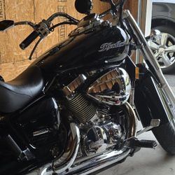 2007 Very Clean HONDA SHADOW VERY LOW MILES 
