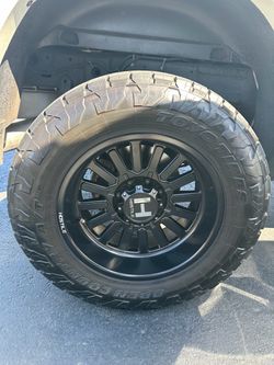 hostile rims with tire 35 12.50 20