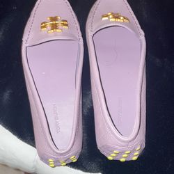 Would make a nice Christmas gift. They are a 7 1/2 brand new will take 60. It’s a beautiful pair of shoes Tory Burch.