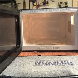  Whirlpool Microwave / Model# WMC30516