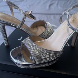 Heels  . ..zapatillas ..used Only Once 7/2