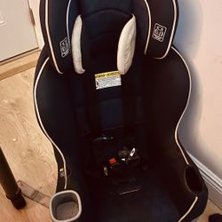  Graco Extend2Fit Convertible Car Seat