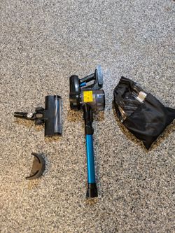 Roanow Cordless Stick Vacuum With Alot Of Attachments. 55 Minute Run Time.