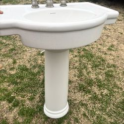 Pedestal sink