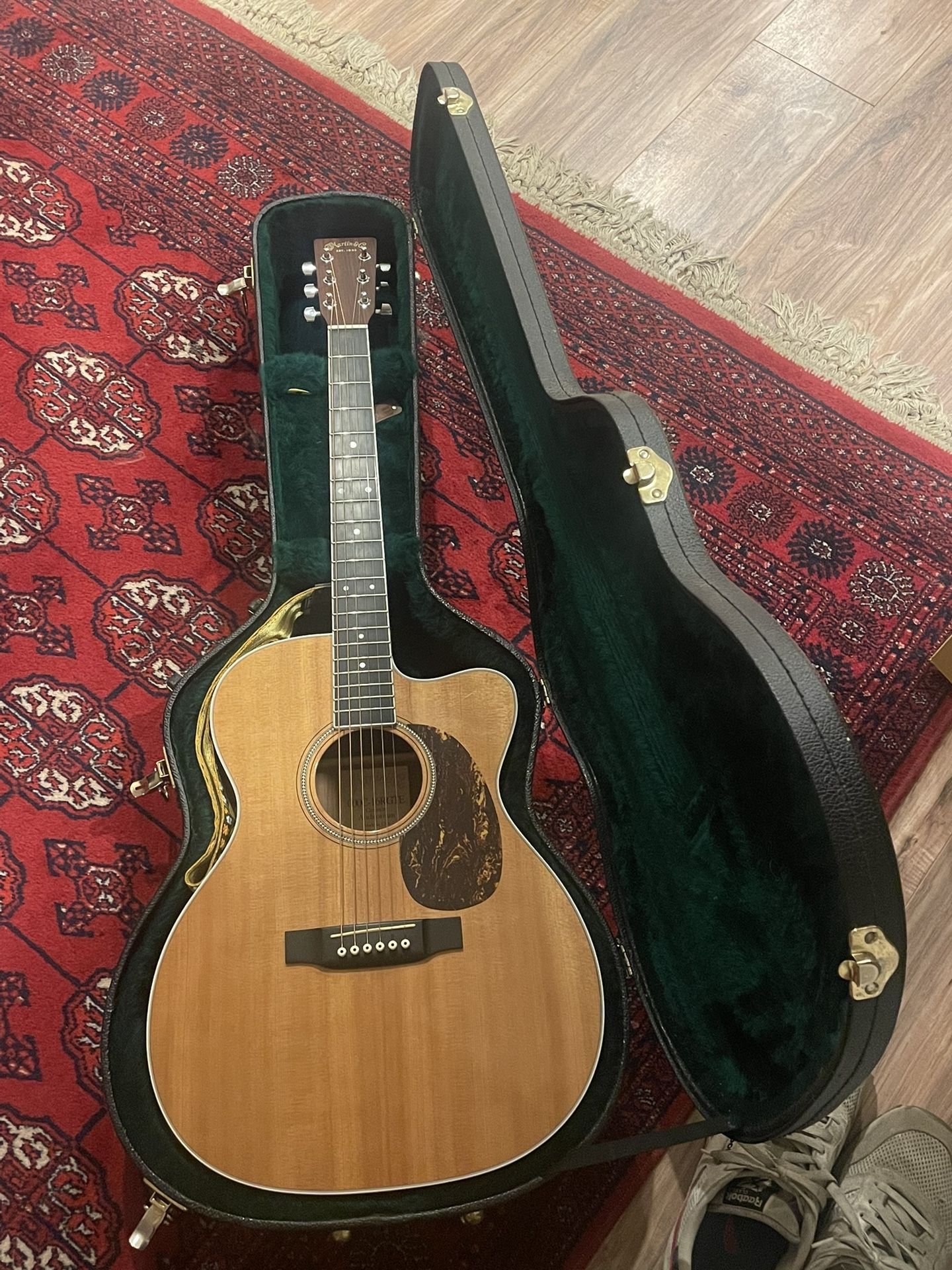 Martin 0001-C 16RGTE Cutaway Auditorium