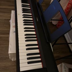 Yamaha Piaggero NP-15 61-Key Portable Keyboard With Power Adapter Black