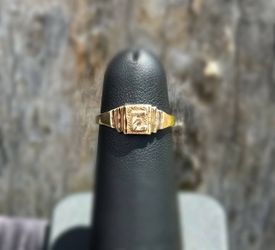 10k solid yellow gold letter E size 4.5