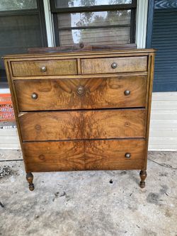 Antique Burled Chestnut Chest Of Drawers
