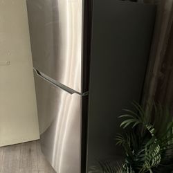 Insignia Refrigerator