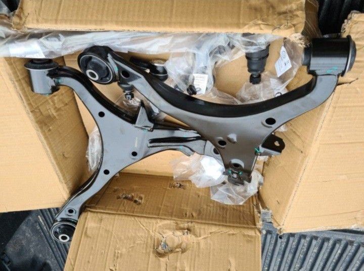 CONTROL ARM W/ BALL JOINT FOR CR V 02 TO 06