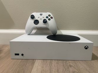 Xbox Series S 512GB with Controllers & Charging Stand