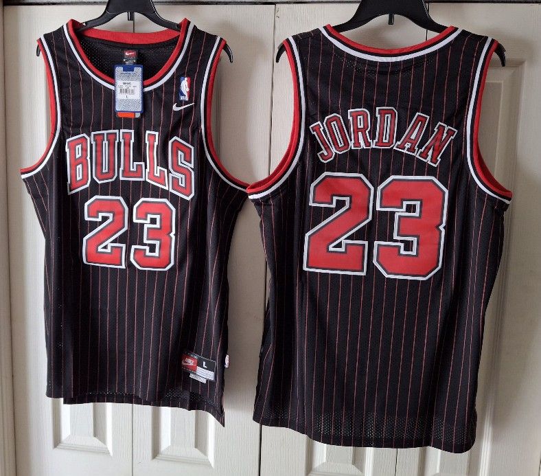 $45 PICKED UP OR $50 SHIPPED 🚢 BULLS JORDAN SIZE LARGE NBA BASKETBALL 🏀 JERSEY BRAND NEW