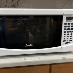 Avanti Microwave Oven 