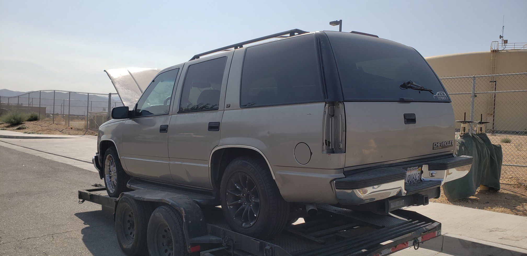 99 Chevy Tahoe for parts No motor no transmission '