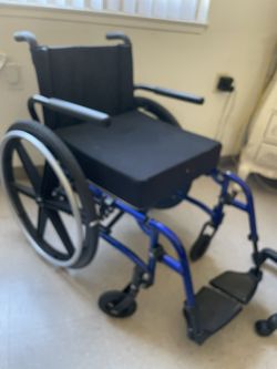 Quickie. Aluminum Wheelchair. Light Way