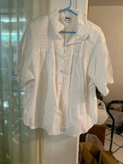 Women’s 1X White Smocked Button-Up Blouse