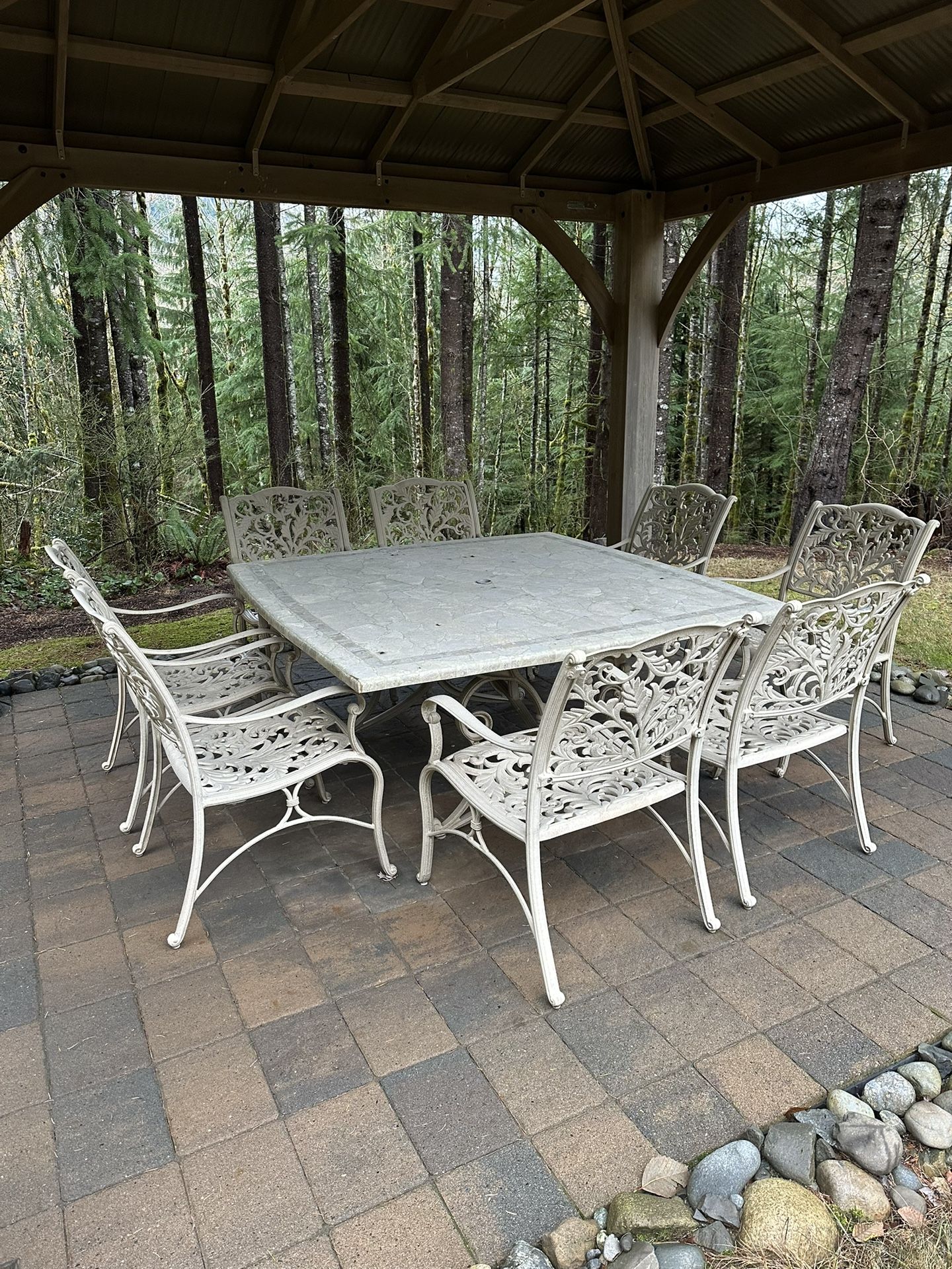 Outdoor Table And 8 Chairs