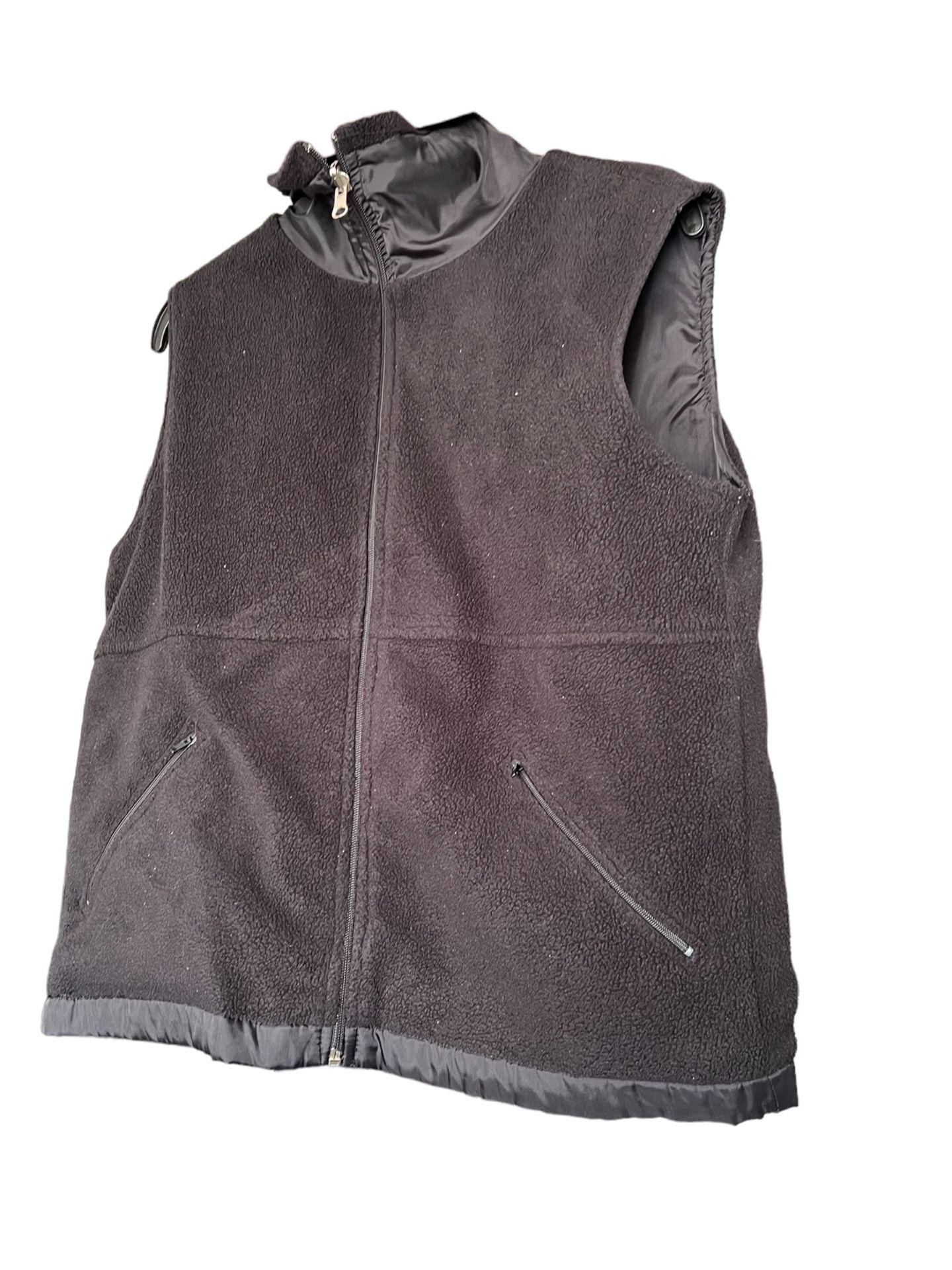 Derek Heart Fleece Fake Fur Zip Up vest size M/L.  Measurements in pictures Pockets on the front. 2.  Also two pockets on the inside Zippers up to the