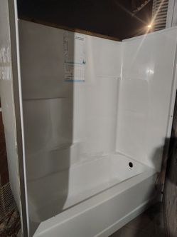Aquatic AcrylX tub/shower