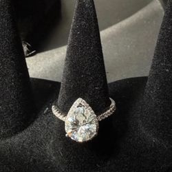 Moissanite ring Beautiful Pear-shaped ring 