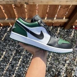 Jordan 1 Low Green Toe (Size 5.5Y)