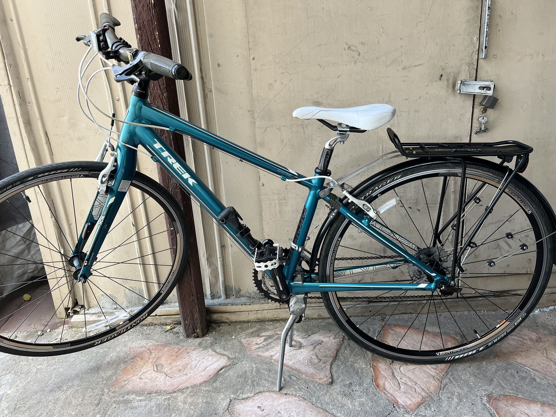 nice bike aluminum everything works good and fast tires size 28” and 18 greats work good