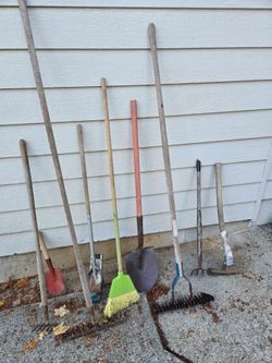 PENDING PICK UP...FREE Misc yard tools