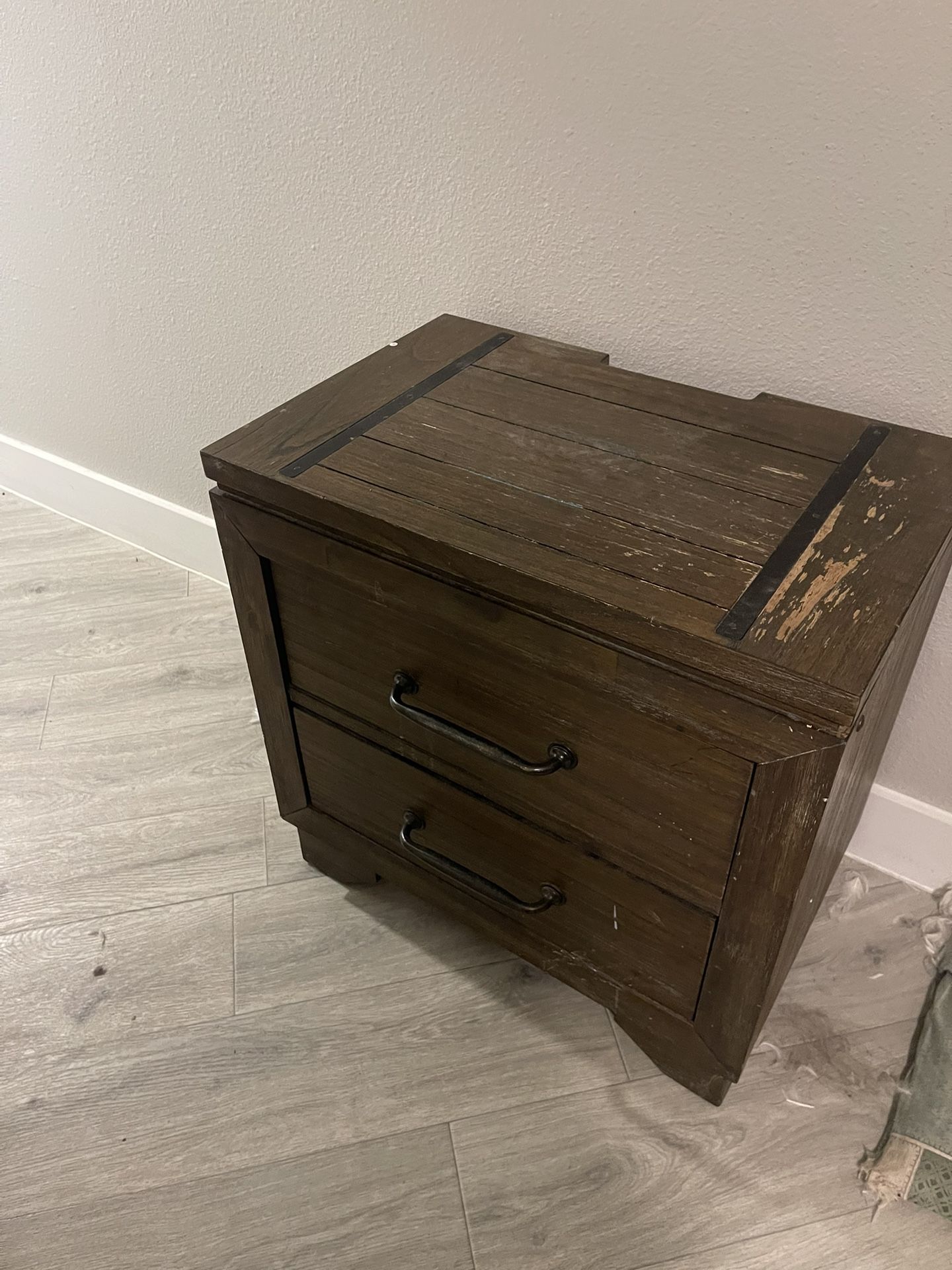 Night Stand / With Plug Ins Home & Garden