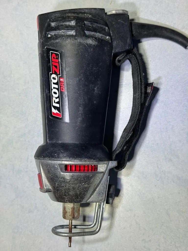 Rotozip Dr1 drywall cutting tool.
