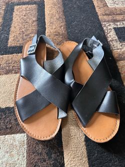 Black Crossover Strap Sandals