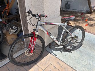 2 Mountain Bikes