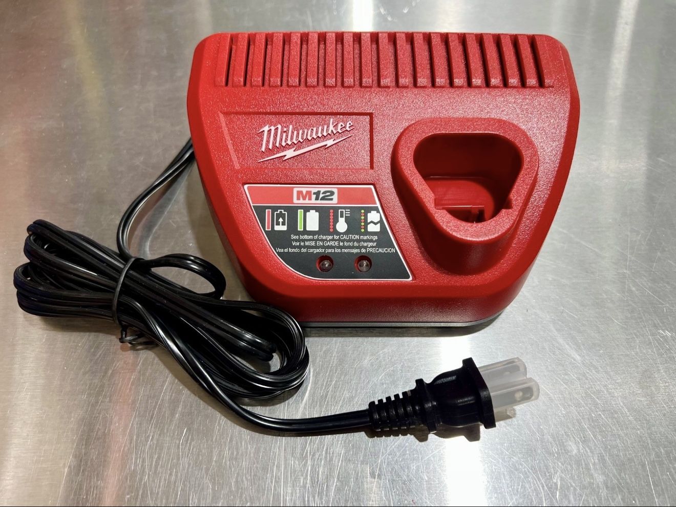 Milwaukee M12 Charger