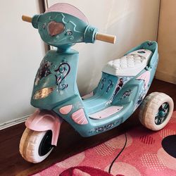 Frozen themed kids scooter