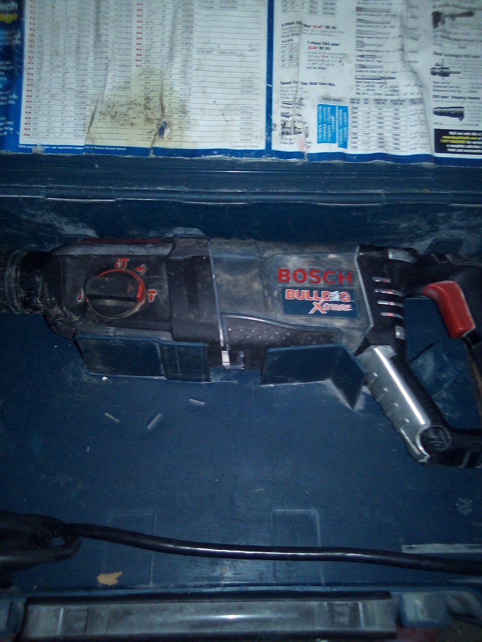 Bosch 8 Amp 1-1/8 in. Corded SDS-Plus Variable Speed Concrete/Masonry Rotary Hammer Drill with Carrying Case )
