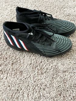 Soccer shoes US 7.5 size