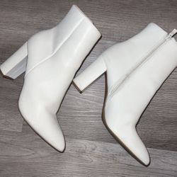 White Boots Super Cute Size 7 Women’s Now $10